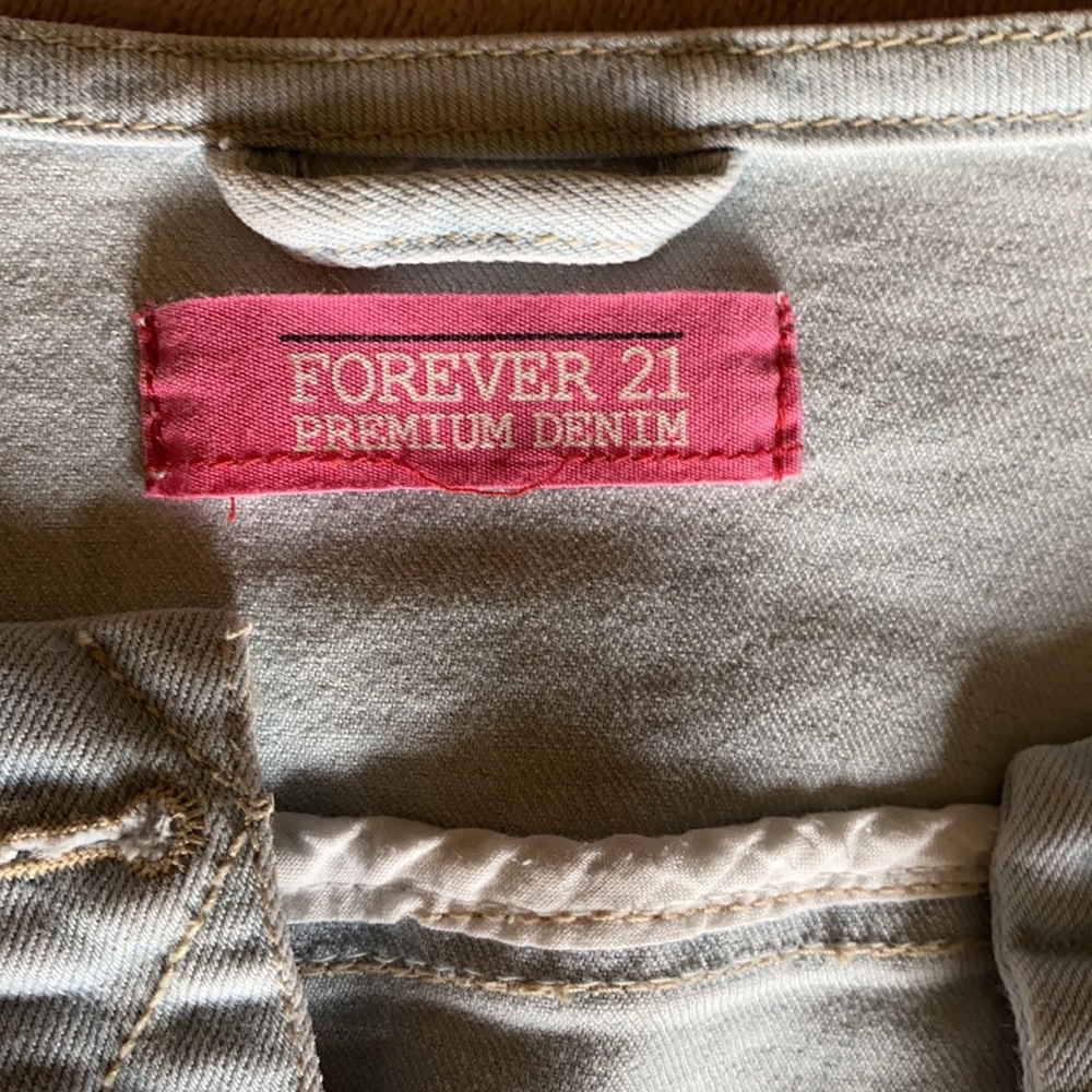 Cropped denim jacket. - Picture 5 of 5